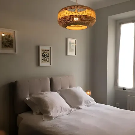 Stunning In The Gold Square Of Nice!